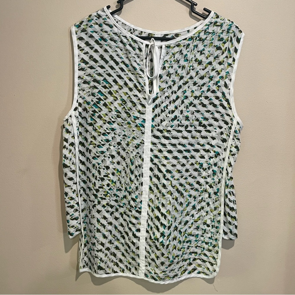 Liz Claiborne White with green and black designs Casual Trendy Chic Everyday
